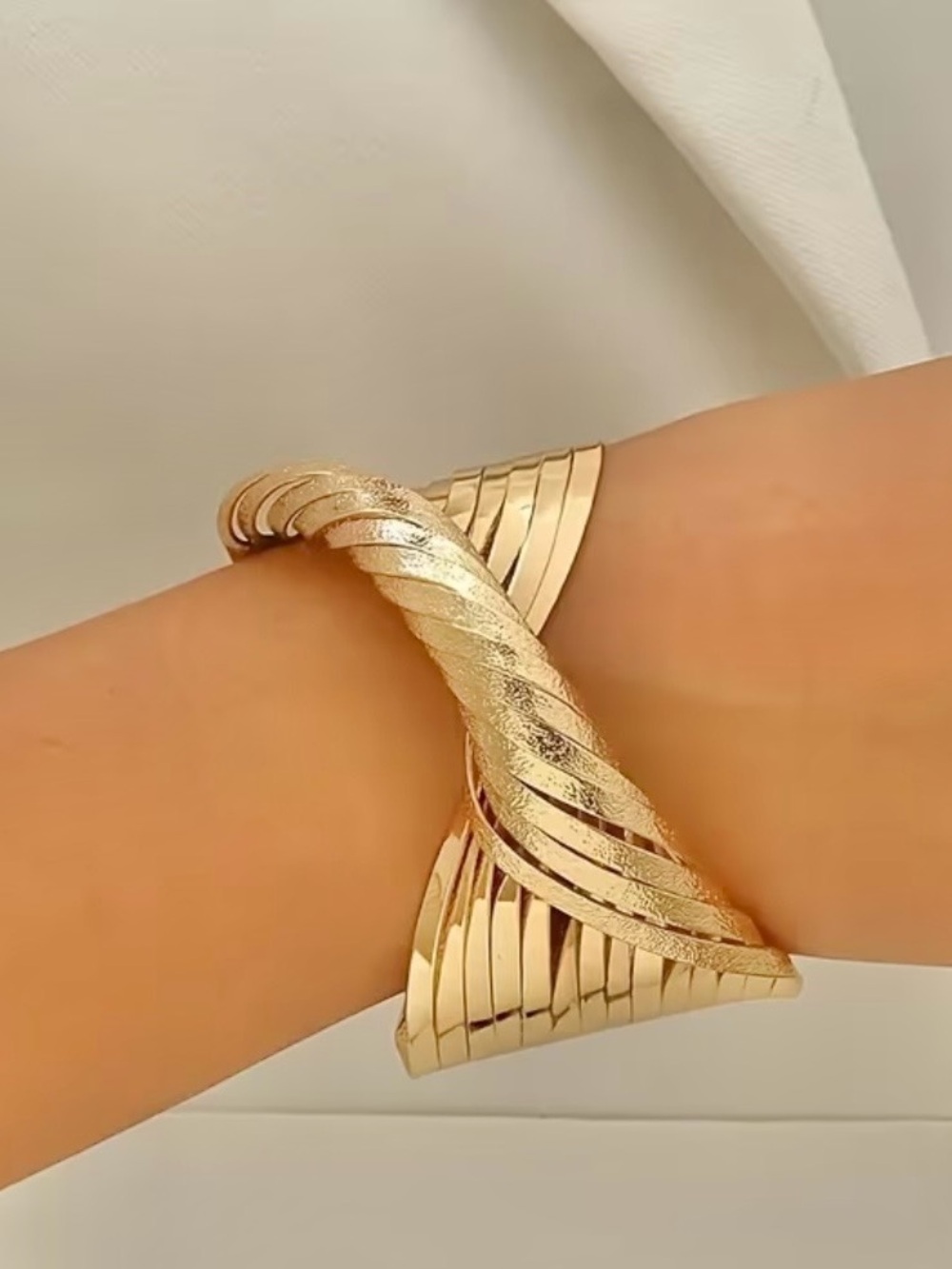 NWOT Twisted Cuff Bracelet~ Gold